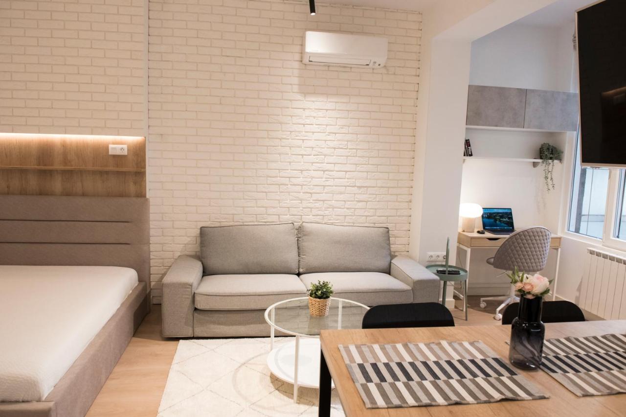Top Center Designer Studio Apartment โซเฟีย ภายนอก รูปภาพ